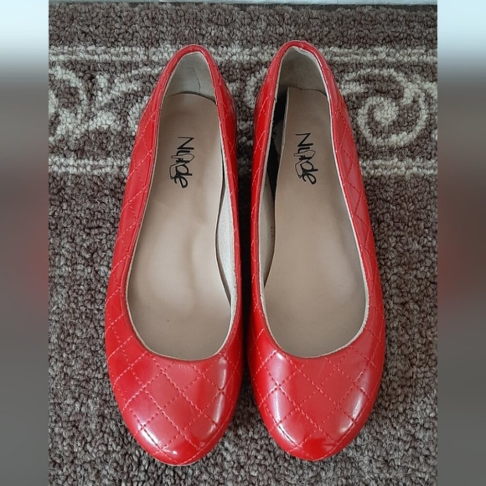Nude Brand Flats ~ Size 6